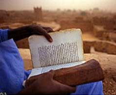 العثور على قرآن مخطوط جميع آياته بأسماء المعصومين(ع)