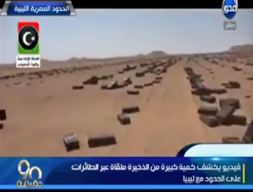 فيديو يكشف كمية كبيرة من الذخيرة ملقاة عبر الطائرات على الحدود ليبيا ومصر