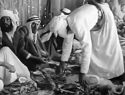 فيلم وثائقي نادر و قديم يظهر فيه الشيخ زايد بن سلطان آل نهيان و هو يشارك جيرانه و قبائله في احتفالاتهم في أول سنين حكومته للإمارات العربية المتحدة سنة 1968