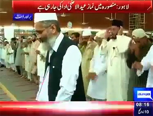 سراج الحق يصلي صلاة العيد بدون ركوع في باكستان
