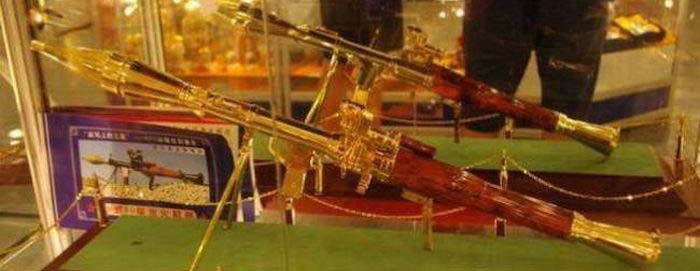 تصاویری از اسلحه های طلای صدام حسین