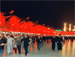 لحظة دخول المعزين إلى ضريح الإمام الحسين عليه السلام بعد الحظر