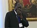 شاهد.. البابا يقبل أقدام رئيس جنوب السودان ووفد مرافق له