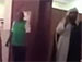 شيعي يريد الصلاة على التربة في مسجد أهل السنة شاهد الكارثة و ما جرى له
