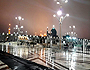 نمایی بی نظیر از صحن جامع رضوی حرم با صفای حضرت ثامن الحجج (ع) در یک شب بارانی