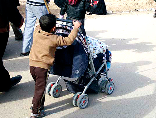کلیپ حضور گسترده کودکان در پیاده روی اربعین امسال 
