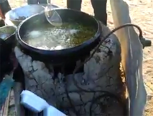 کلیپ جالب طبخ غذای زائران اربعین حسینی بدون گاز