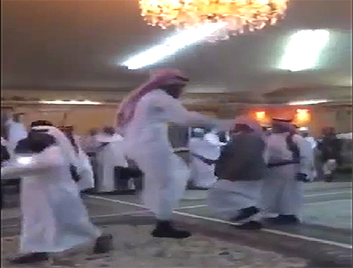  مراسم رقص و پایکوبی سنتی علمای وهابی در عربستان سعودی